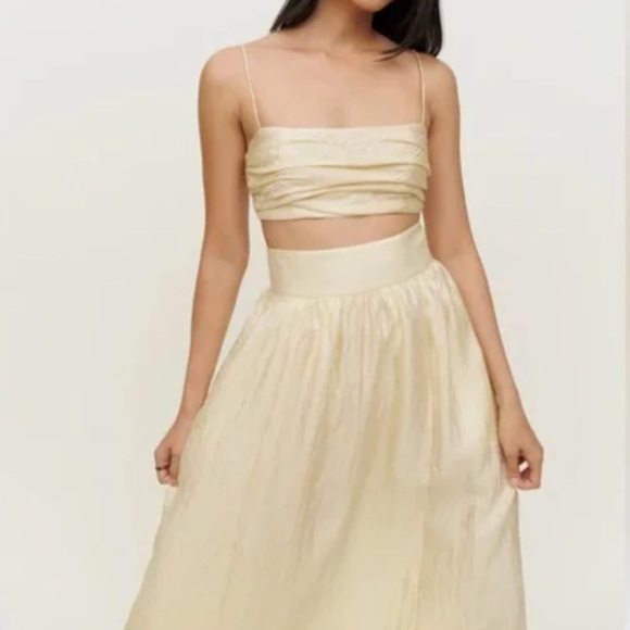 Reformation Tops - NWT Reformatjon Carlow pleated crop top